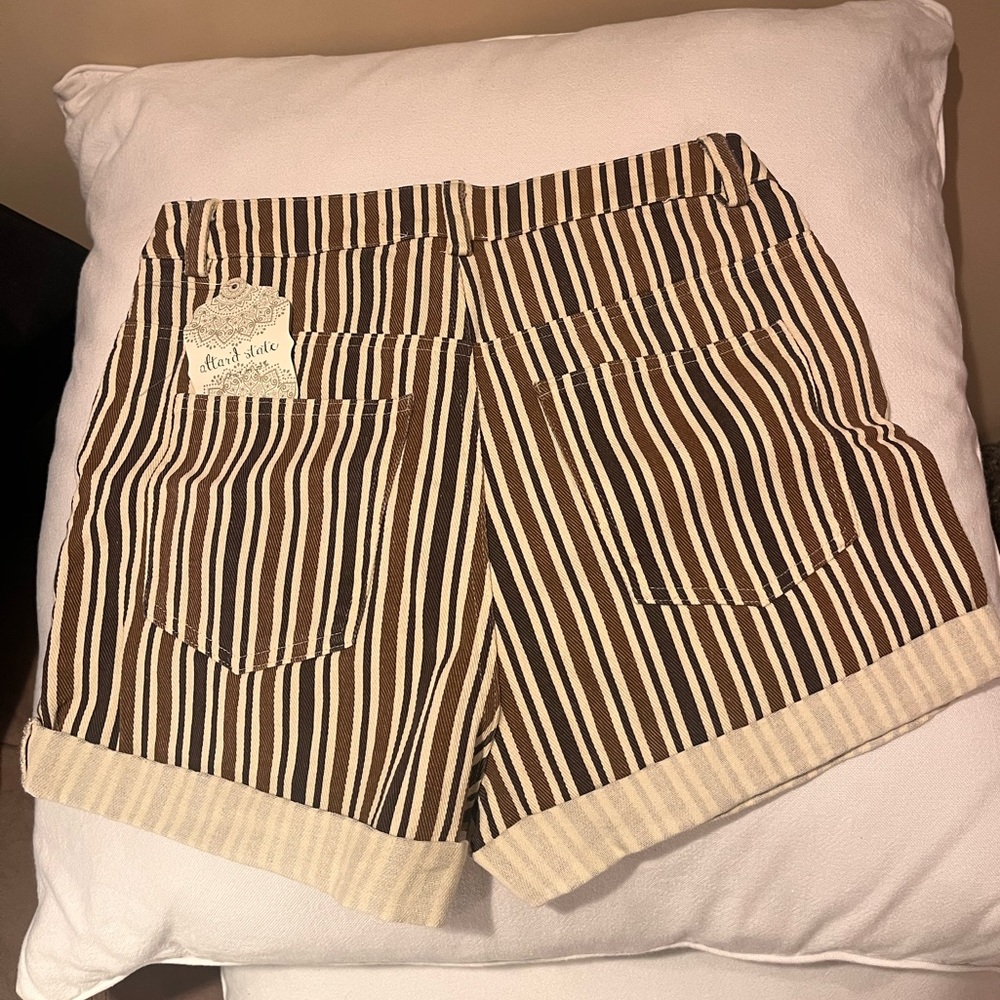 Shorts - Picture 3 of 3
